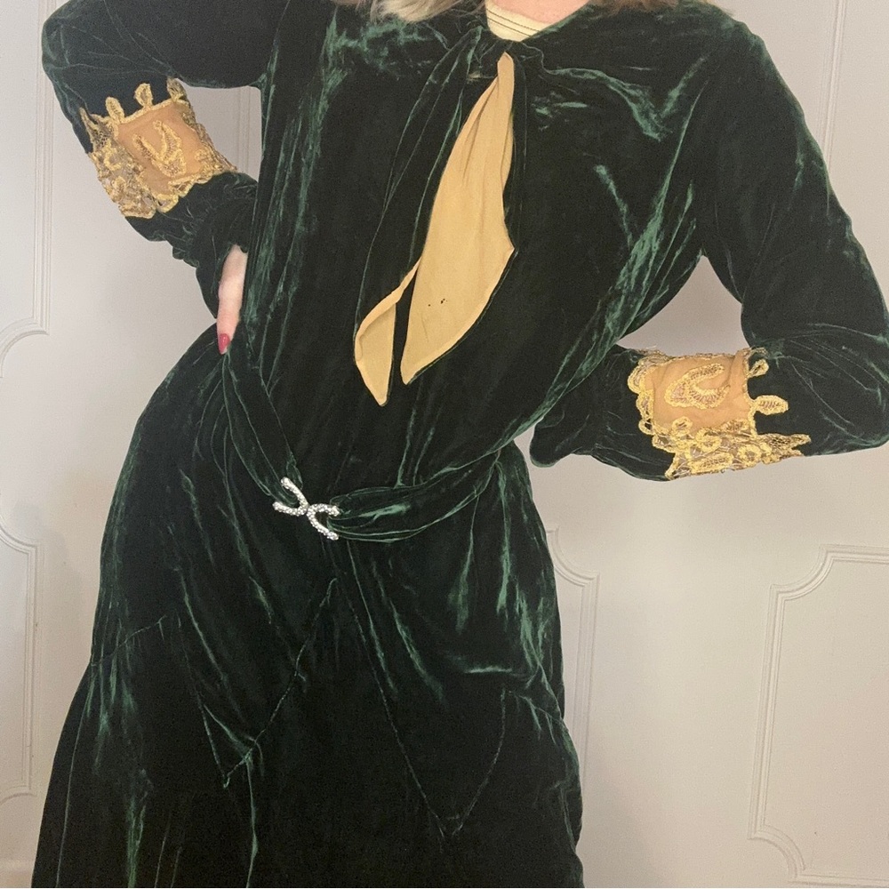Authentic late 1920s vintage dress green velvet